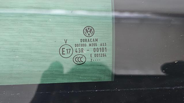 Задня кватирка ліва 5NA845213 VAG