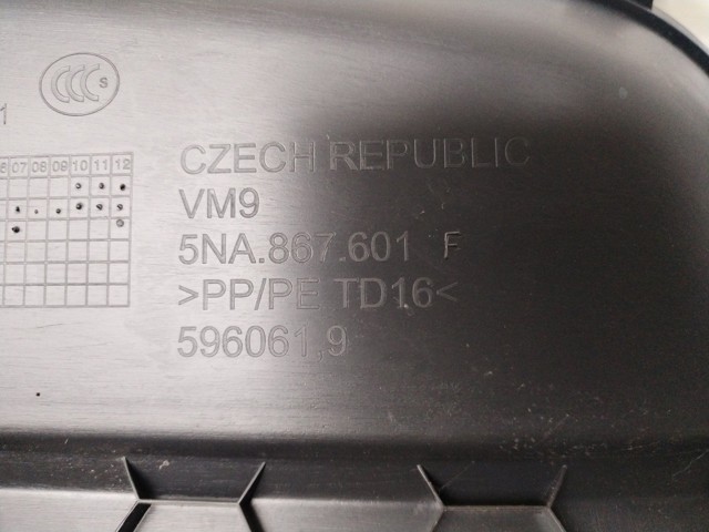Оббивка дверей задка кузова 5NA867601F VAG
