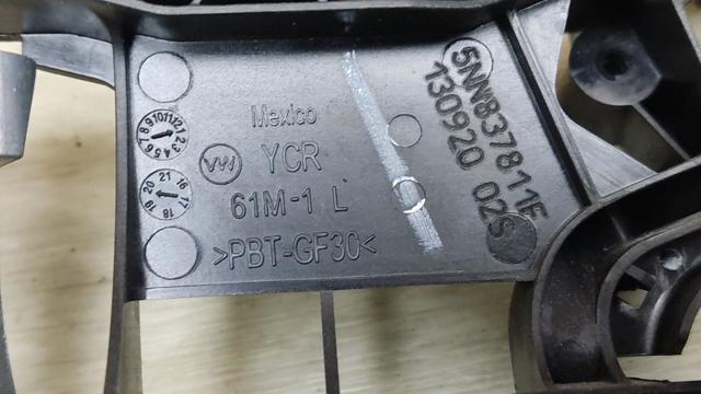 Тримач зовнішньої ручки дверей, задніх лівих 5NN837811F VAG