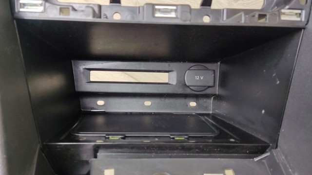 Підлокітник заднього сидіння 5NN864207CAMK VAG