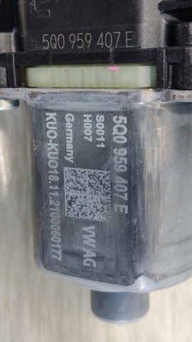 Привід ліфта задній 5Q0959407E VAG