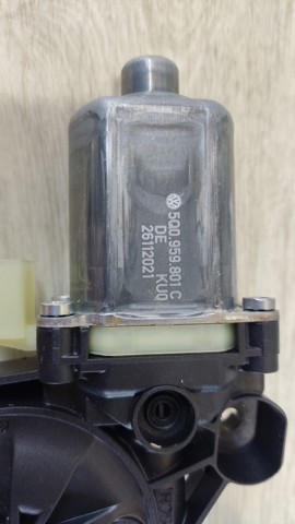 Привід ліфта передній 5Q0959801C VAG