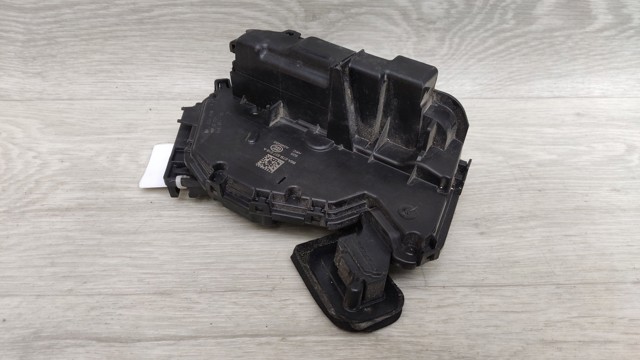 Замок передніх пасажирських дверей 5TB837016A VAG