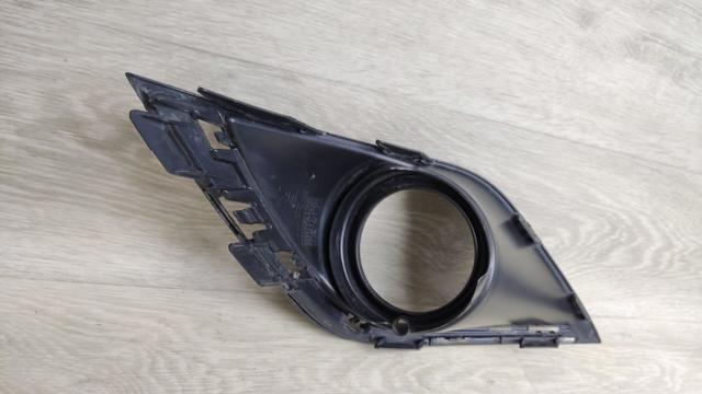 Заглушка, решітка протитуманних фар бампера переднього, ліва 6400G482 MITSUBISHI