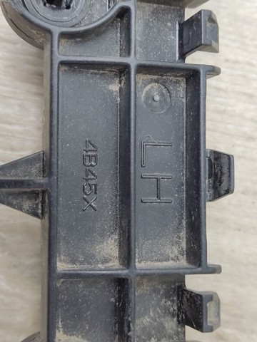 Лівий кронштейн заднього бампера 6410C153 MITSUBISHI
