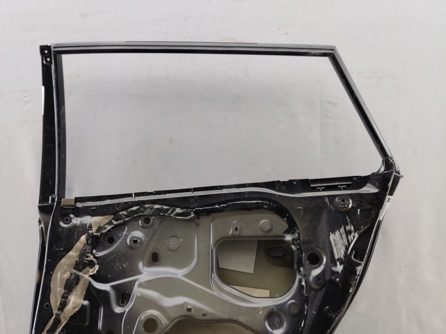 Двері пасажирські задні праві 6700305160 TOYOTA