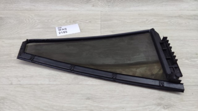 Скло-кватирка двері, задній, лівою 6812442120 TOYOTA