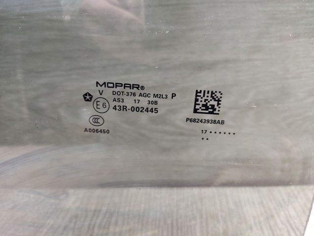 Скло задньої двері правої 68243938AB CHRYSLER