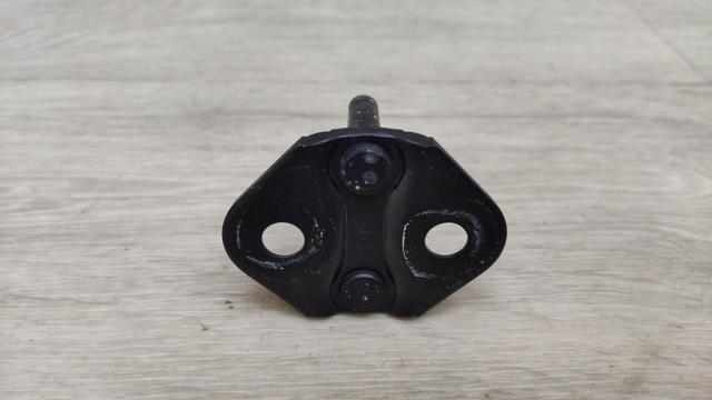 Фіксатор замка кришки багажника 6943048030 TOYOTA