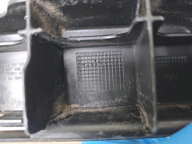Лівий кронштейн заднього бампера 6V6807863 VAG