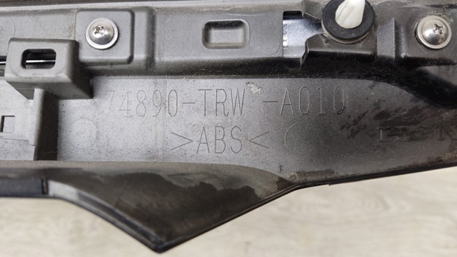 Молдинг задных (3/5-х) дверей 74890TRWA01 HONDA
