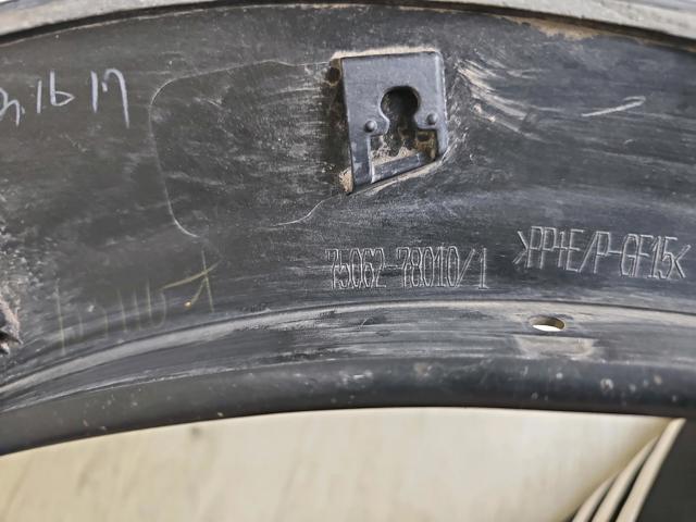 Накладка задньої лівої двері 7506278010 TOYOTA