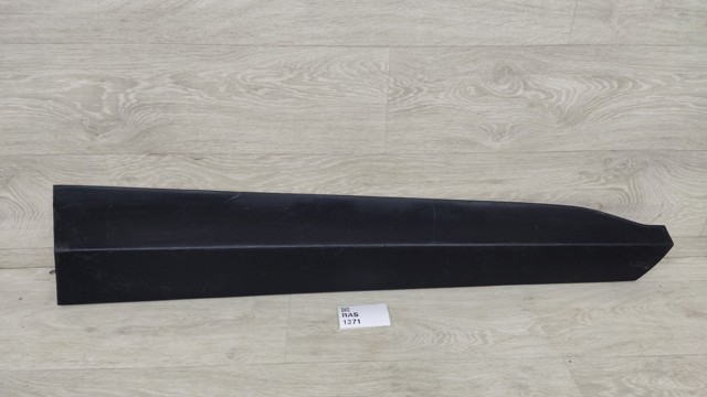 Молдинг передніх правих дверей 75073K2010 TOYOTA