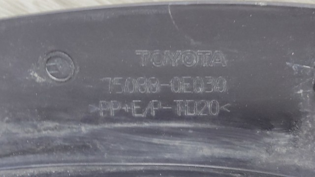 Молдинг арки колеса заднього, лівий 750880E030 TOYOTA