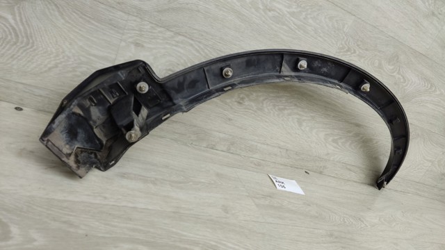 Розширювач переднього крила, лівий 7560242100 TOYOTA