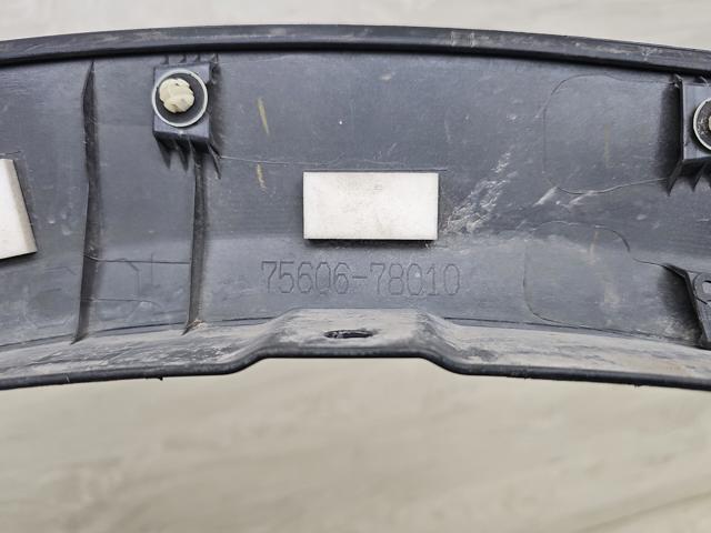 Молдинг задньої арки крила, лівий 7560678010 TOYOTA