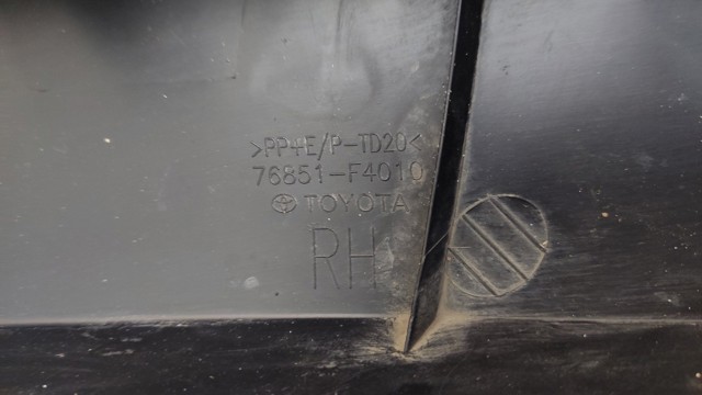 Переднє праве ікло бампера 76851F4010 TOYOTA