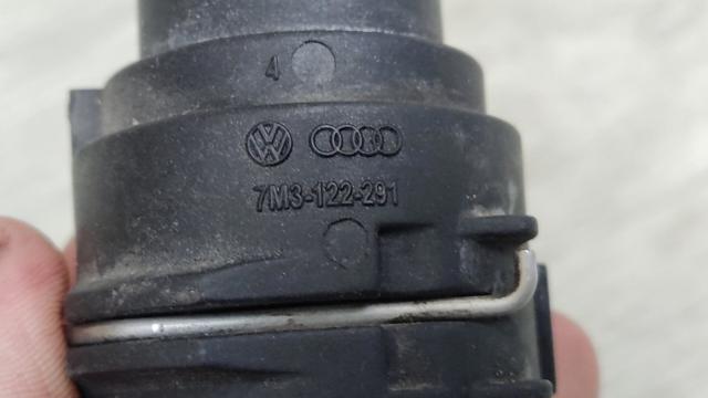 Штуцер термостата верхній (швидкознімальна муфта) 7M3122291 VAG