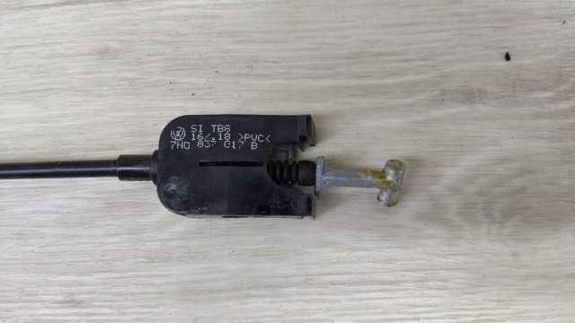 Тяга відкривання дверей передніх 7N0837017B VAG
