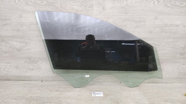 Скло пасажирських дверей 803125NA0A NISSAN