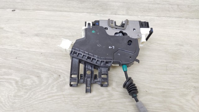 Замок водійських дверей 805015DC0A NISSAN