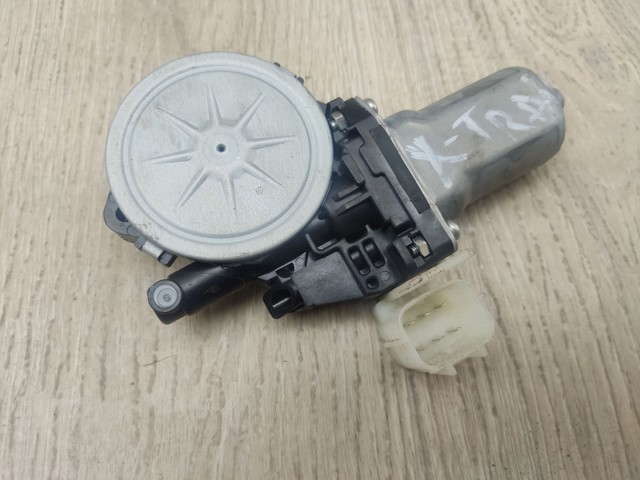 Двигун склопідіймача двері передньої, правої 807314CA0A NISSAN