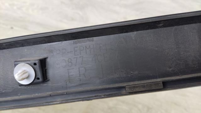 Молдинг передніх лівих дверей, нижній 808774BA0A NISSAN
