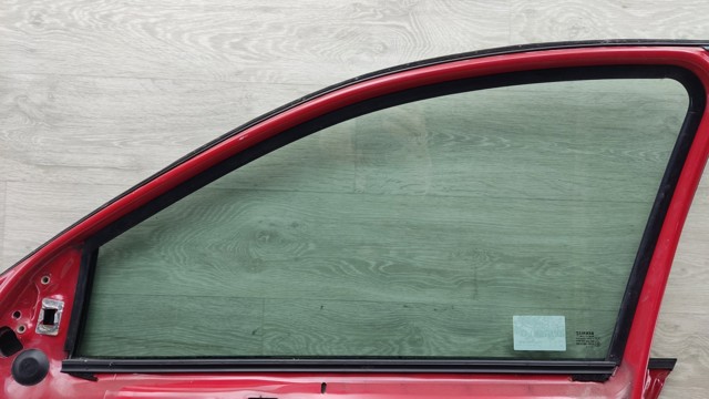 Скло передньої правої двері 8200211198 RENAULT