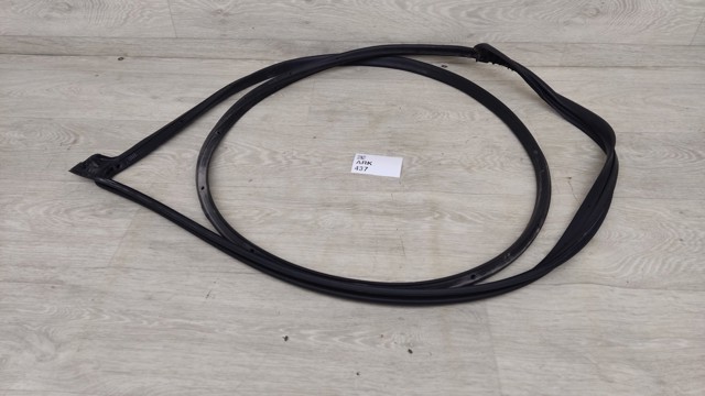 Ущільнювач дверей передніх, лівих (на двері) 82130GI000 HYUNDAI