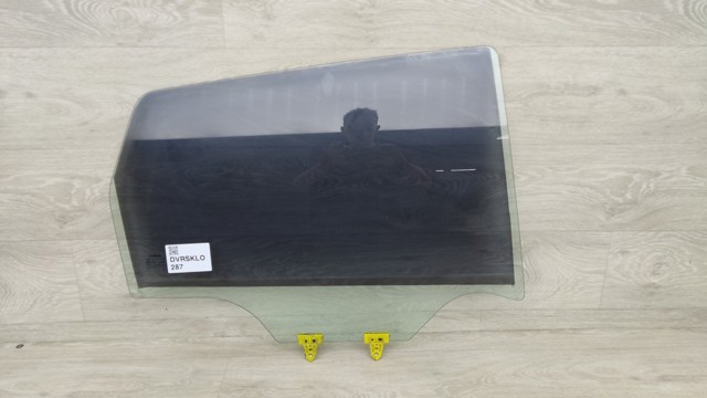 Вікно задніх дверей 82300JD000 NISSAN