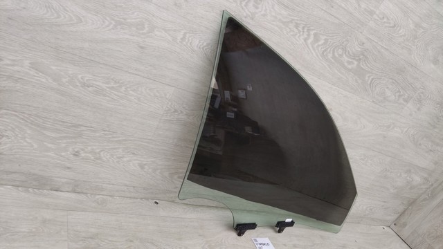 Скло передньої правої двері 82420GI030 HYUNDAI