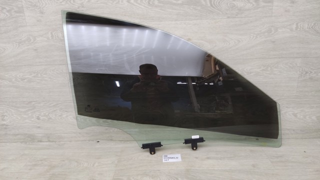 Скло пасажирських дверей 82420GI030 HYUNDAI