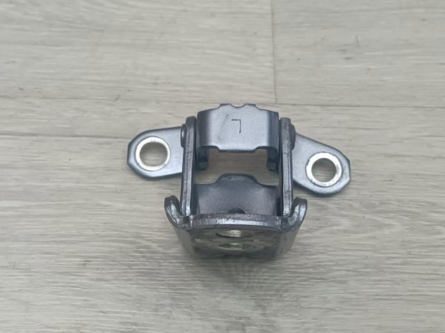 Петля задніх дверей, лівих 82421AG000 NISSAN