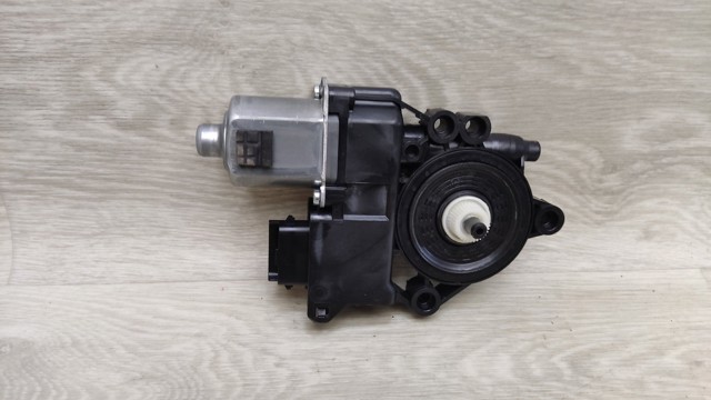 Мотор склопідйомника дверей передніх, лівих 82450CV010 HYUNDAI