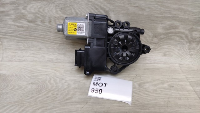 Мотор склопідйомника дверей передніх, правих 82460CV010 HYUNDAI