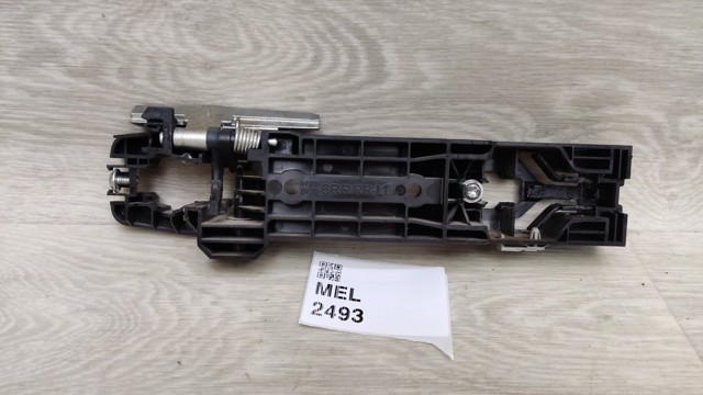 Тримач зовнішньої ручки дверей, задніх лівих 826116RR0A NISSAN