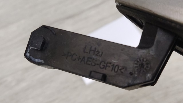 Ручка задньої двері зовнішня ліва 826415NA0A NISSAN