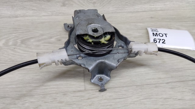 Склопідйомник задніх правих дверей 82700JD400 NISSAN