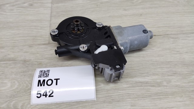 Двигун стеклопод'емника двері задньої, правої 827303TA2A NISSAN