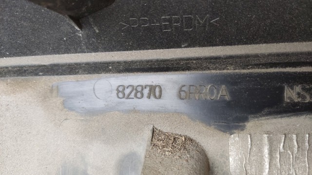 Молдинг задніх правих дверей 828706RR0A NISSAN