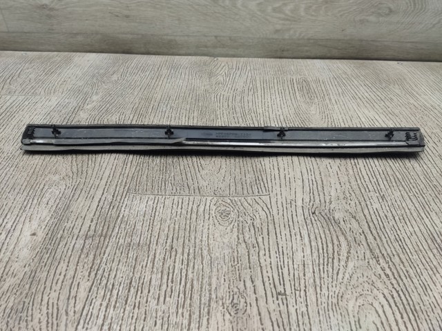 Молдинг задніх лівих дверей, нижній 82871CG000 NISSAN