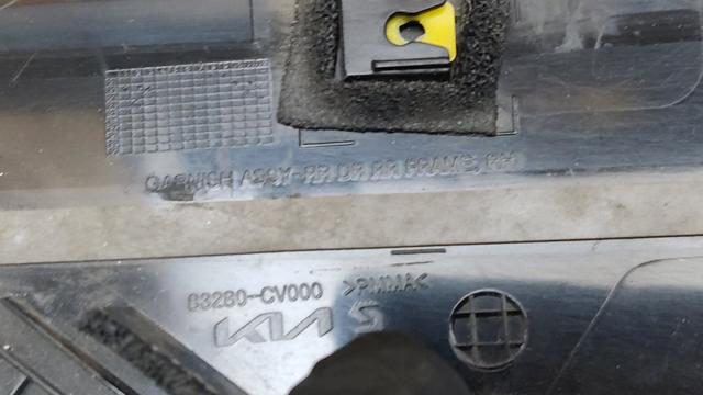 Накладка задньої двері, правої, вертикальна 83280CV000 HYUNDAI