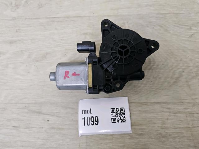 Моторчик склопідйомника двері задніх, правих 83460D3000 HYUNDAI