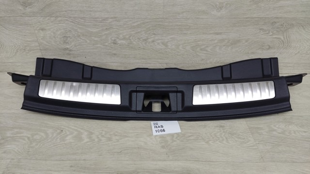 Накладка задньої панелі багажника 849925DK0A NISSAN