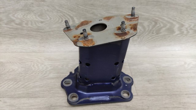 Кронштейн підсилювача заднього бампера 852106RR0A NISSAN