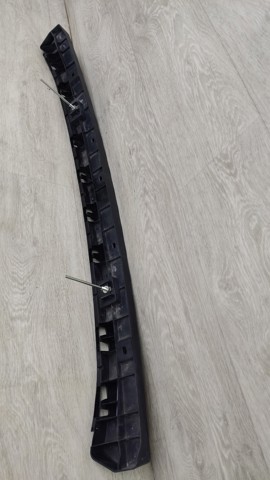 Кронштейн бампера заднього, центральний 852405DA0A NISSAN