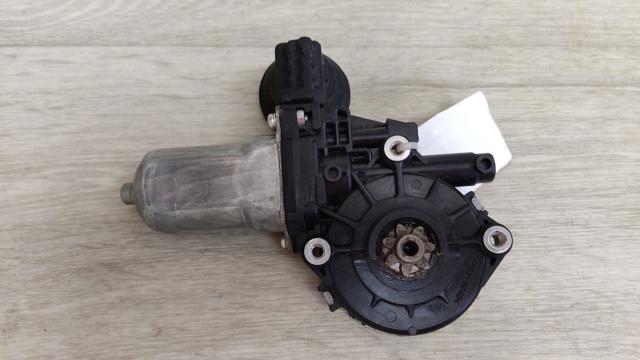 Мотор склопідйомника дверей передніх, правих 8571035180 TOYOTA
