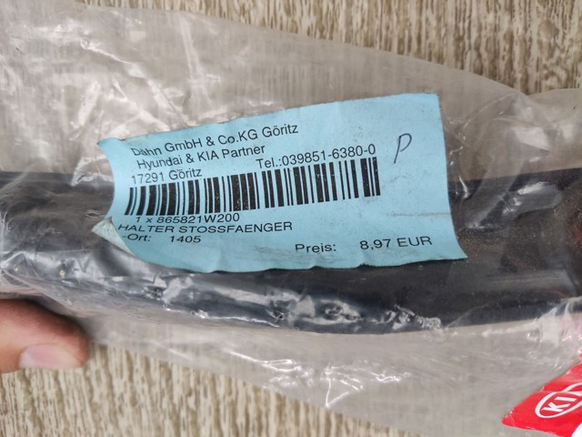 Кронштейн кріплення бампера переднього правий 865821W200 HYUNDAI