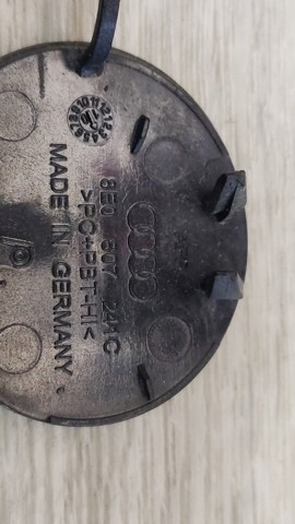 Заглушка бампера буксирувального гака, передні праві 8E0807241C VAG