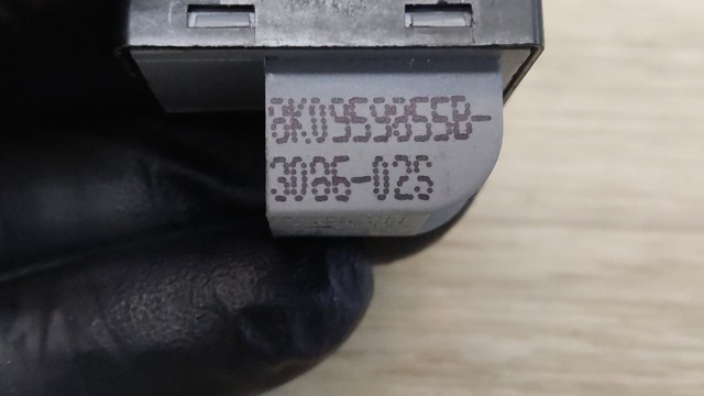 Кнопка підйомника переднього правого скла 8K0959855B VAG